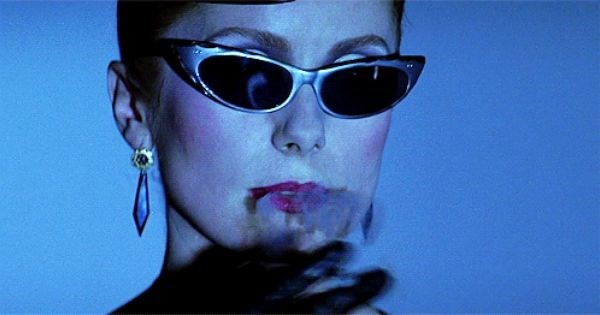Deneuve-smoke